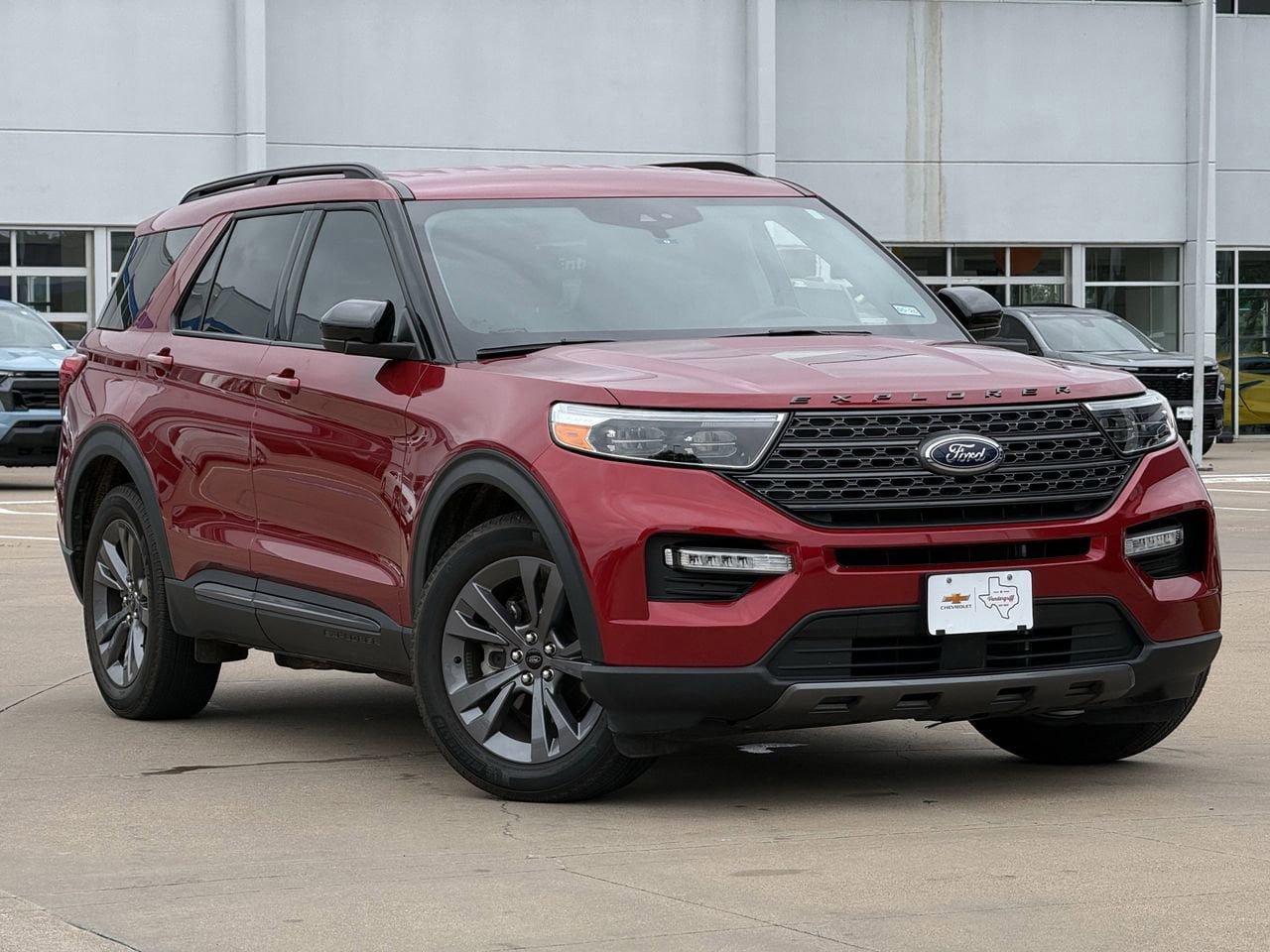 Used 2023 Ford Explorer XLT w/ Equipment Group 202A RWD image 2