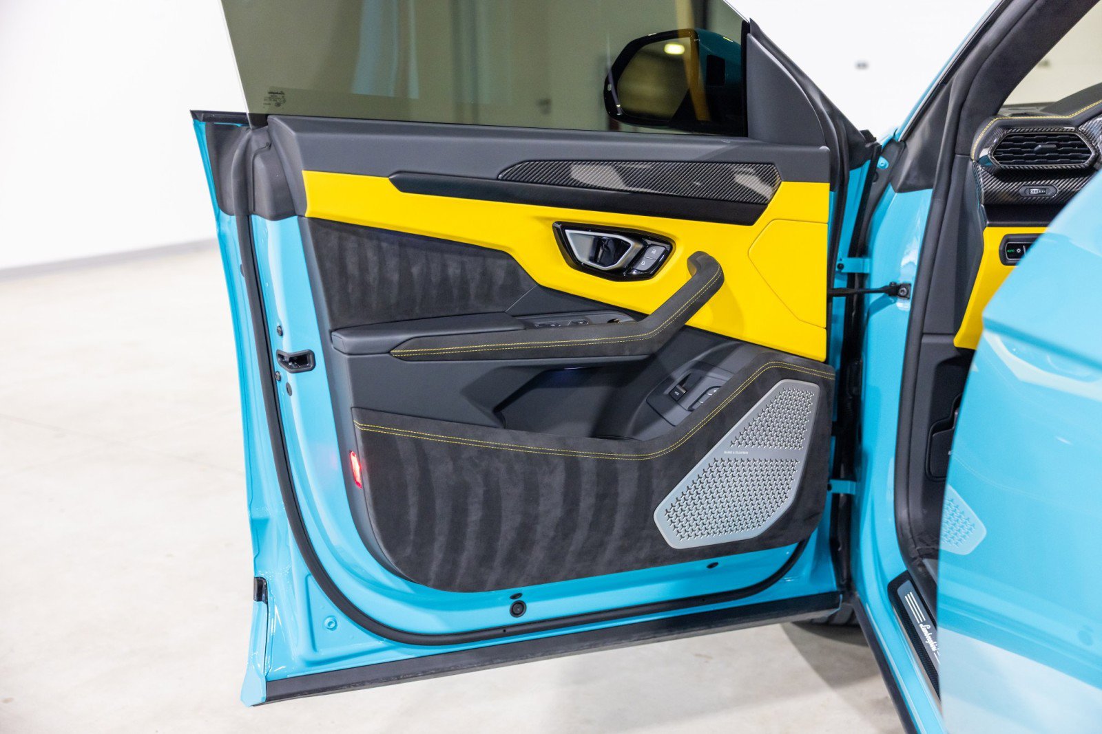 Used 2024 Lamborghini Urus S image 27