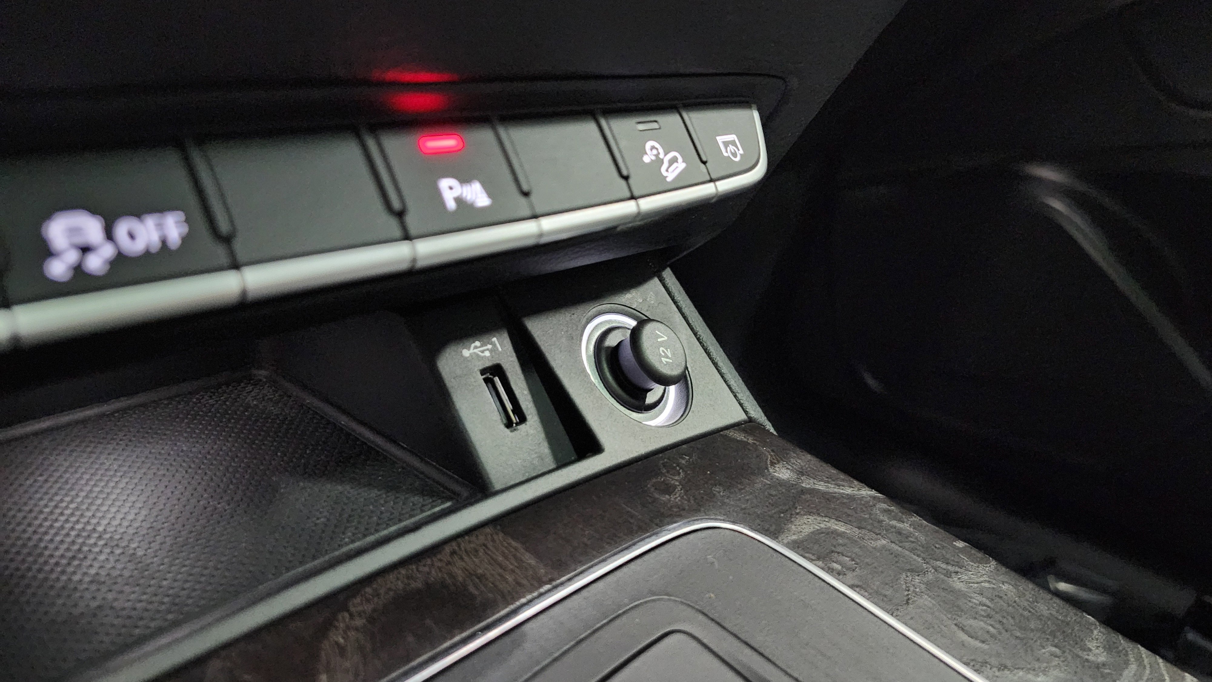 Used 2020 Audi Q5 Premium w/ Convenience Package image 33