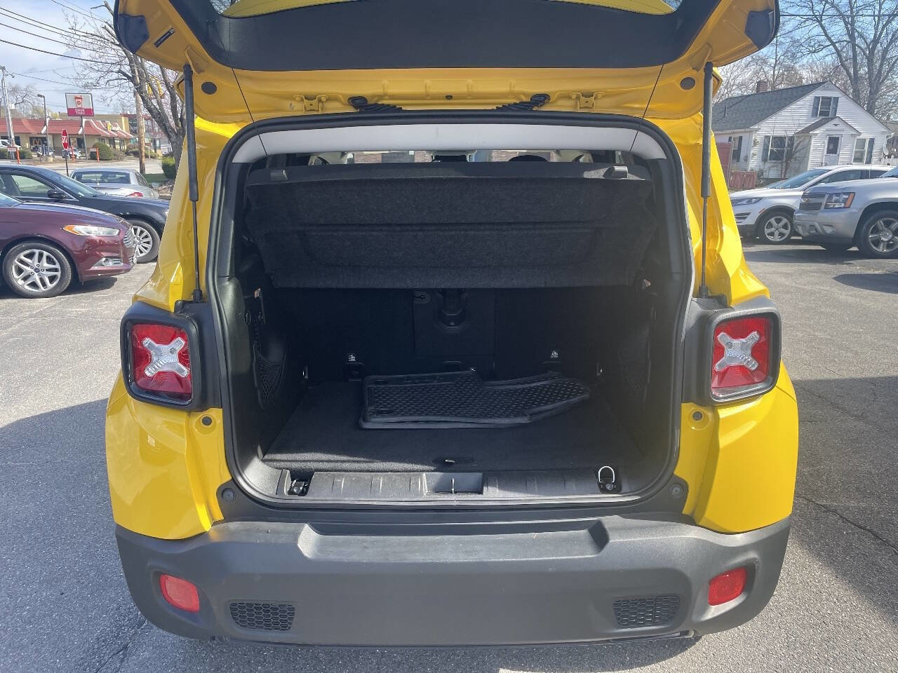 Used 2017 Jeep Renegade Altitude AWD/4WD image 7