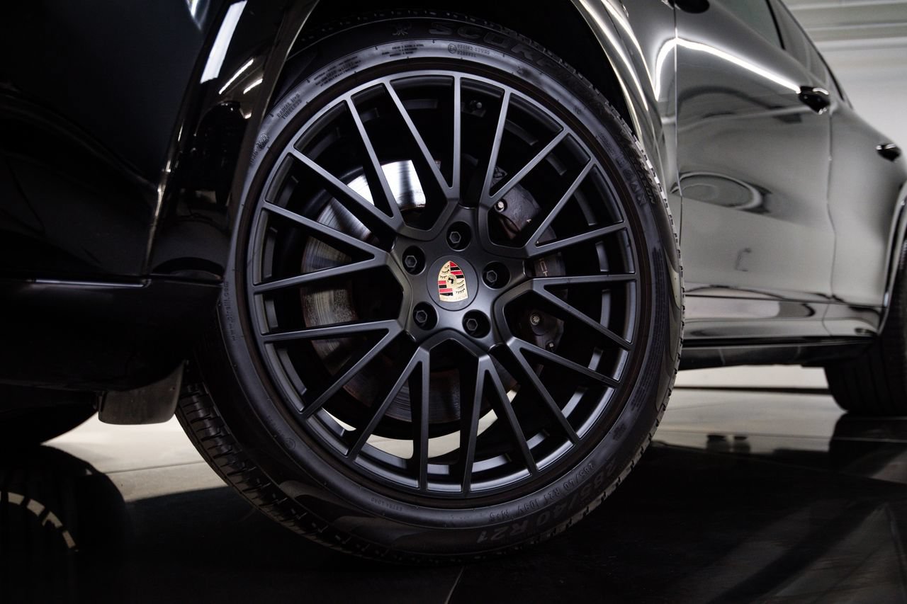 Certified 2023 Porsche Cayenne Platinum Edition AWD/4WD image 12