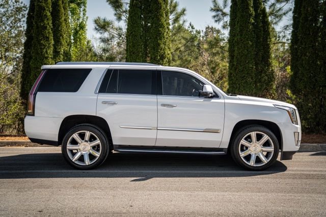 Used 2016 Cadillac Escalade Luxury image 12