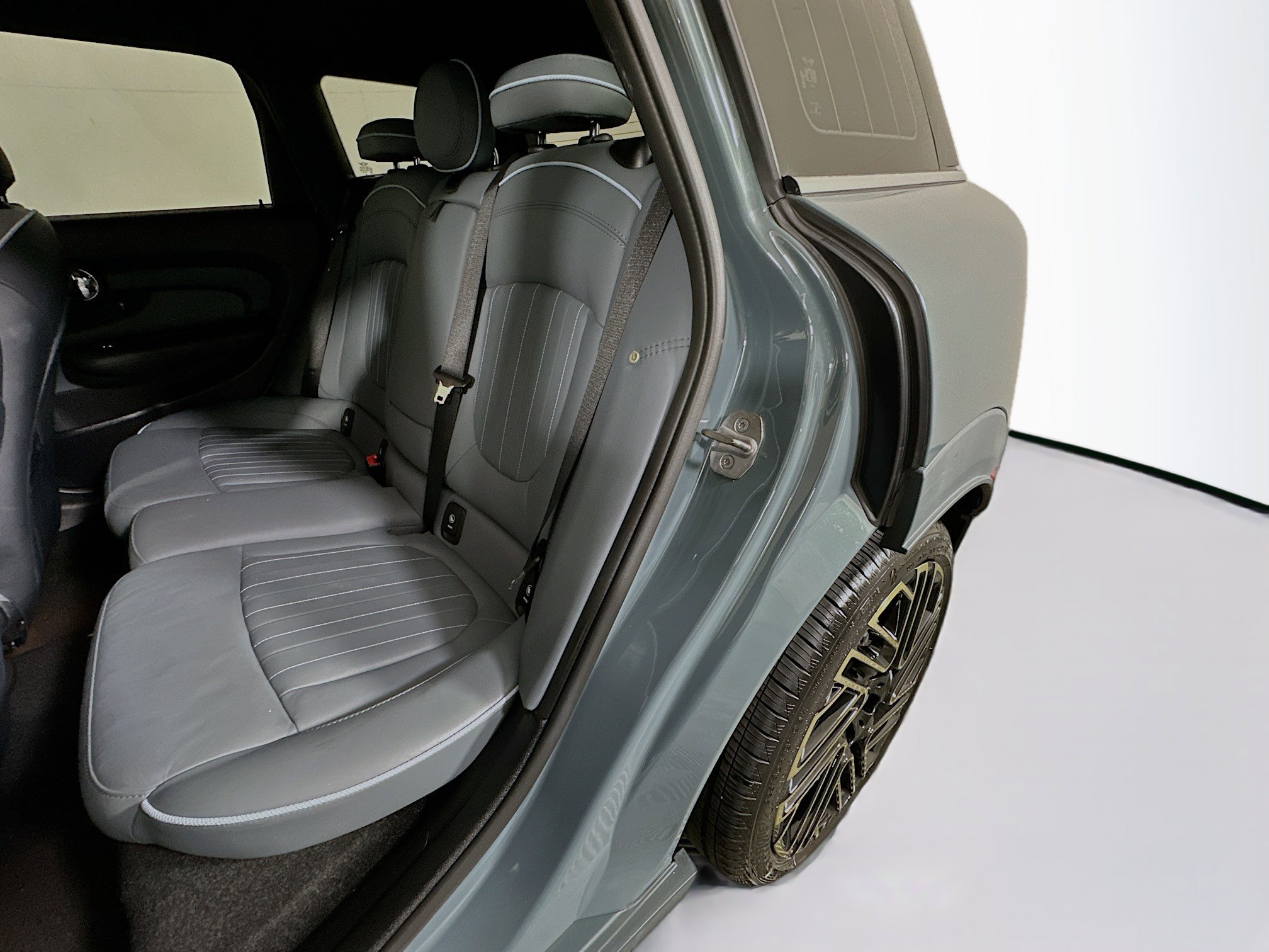 Used 2024 MINI Cooper Clubman S w/ MINI Untold Edition image 25