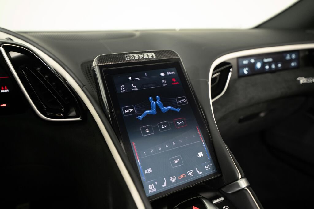 Used 2024 Ferrari Roma Spider image 39