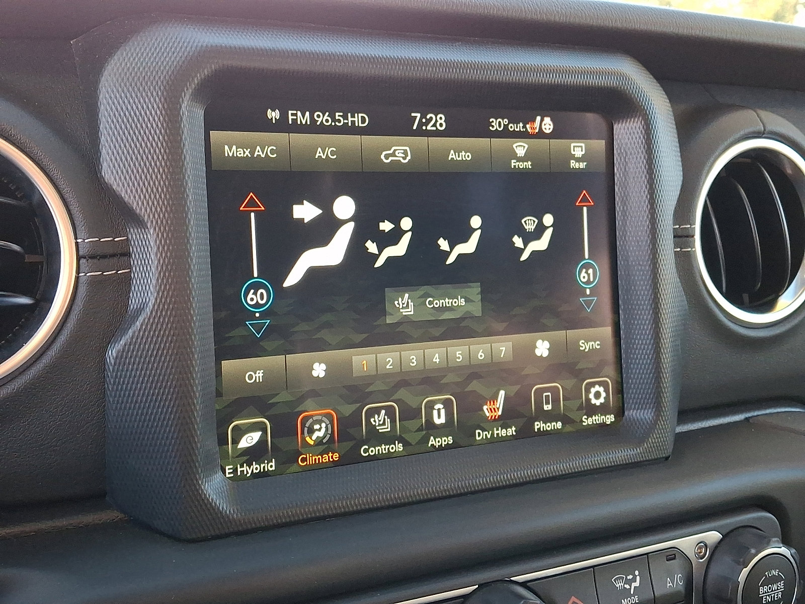 Used 2022 Jeep Wrangler Unlimited Sahara w/ Cold Weather Group image 21