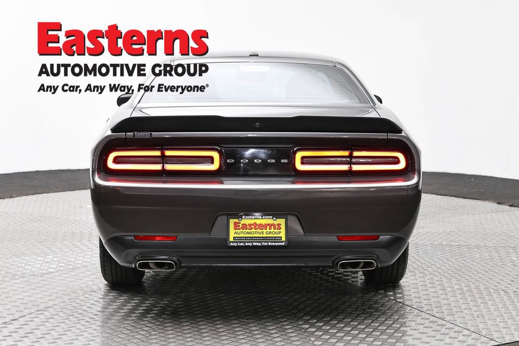 Used 2023 Dodge Challenger SXT image 6