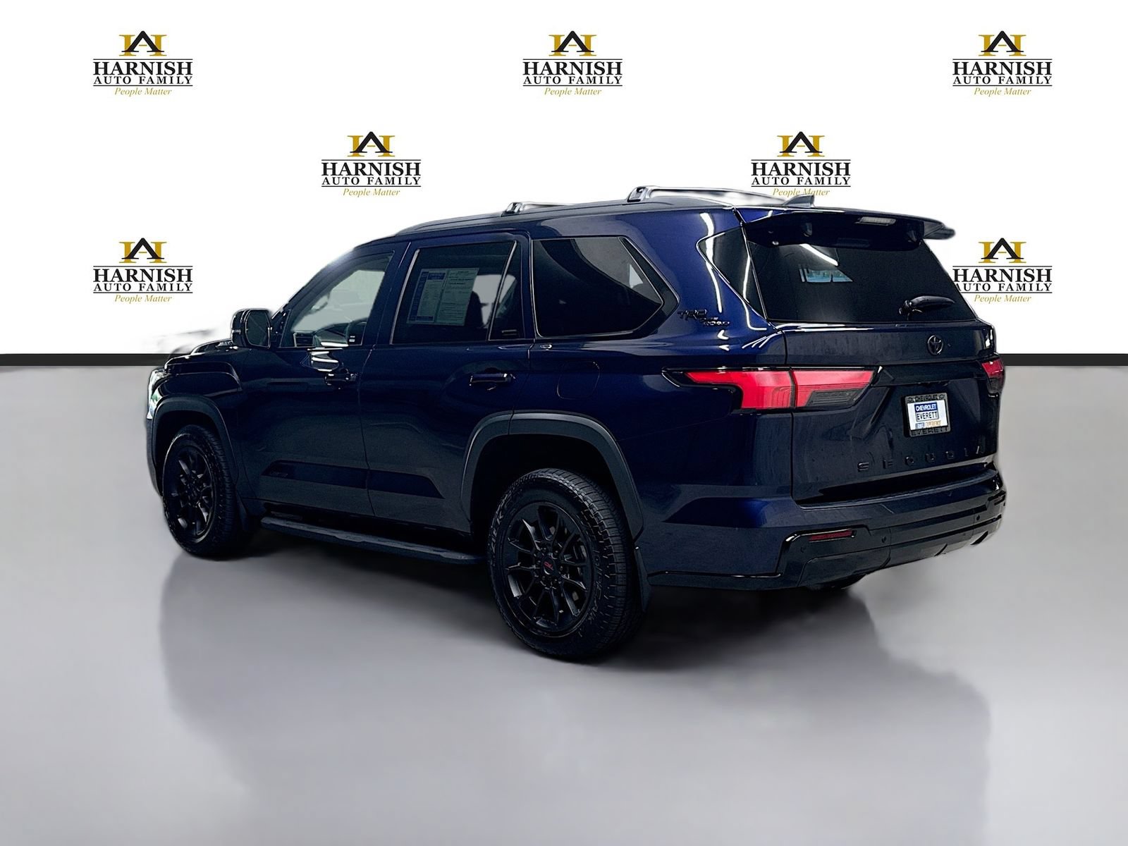 Used 2024 Toyota Sequoia Limited w/ TRD Off-Road Package AWD/4WD image 9