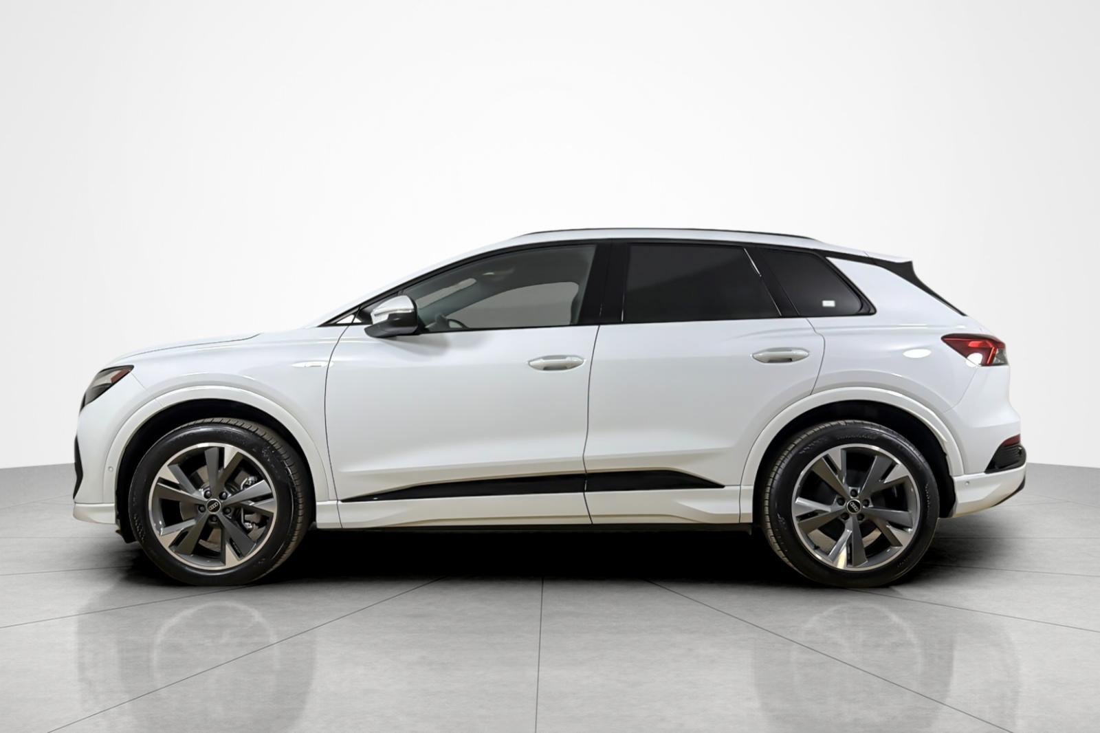 Certified 2023 Audi Q4 e-tron Premium Plus w/ Premium Plus AWD/4WD image 2