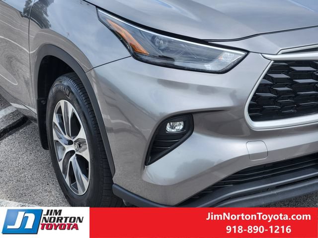 Used 2025 Toyota Highlander XLE AWD/4WD image 9