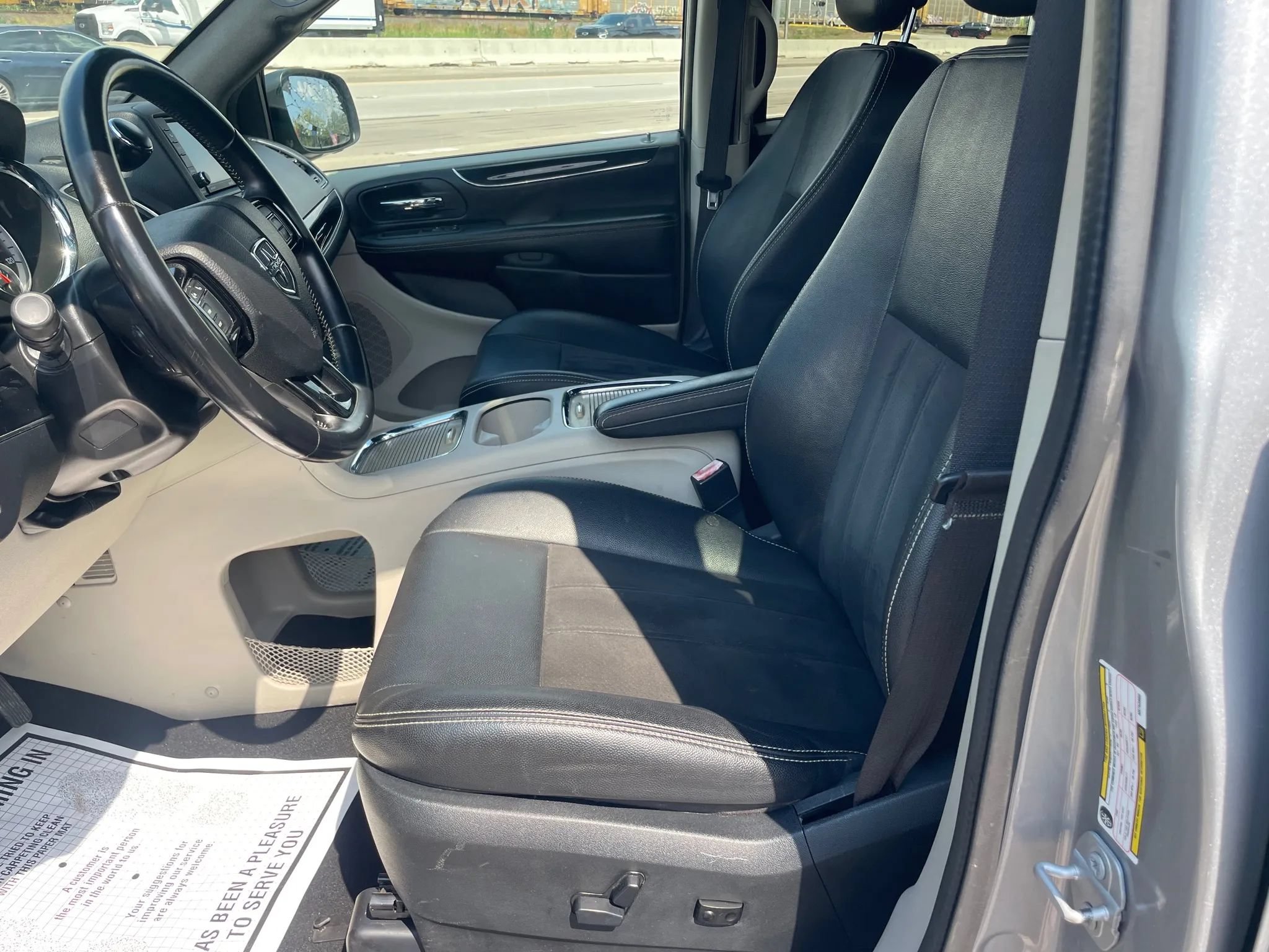 Used 2019 Dodge Grand Caravan SXT FWD image 17