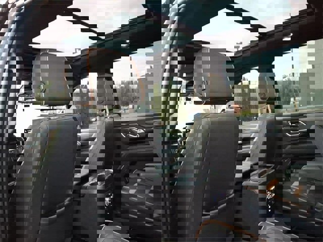 Used 2023 GMC Yukon XL AT4 w/ AT4 Premium Plus Package image 15