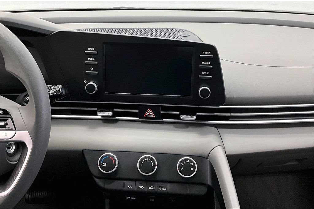 Certified 2024 Hyundai Elantra SE FWD image 6