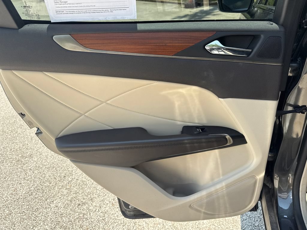 Used 2018 Lincoln MKC Select w/ Select Plus Package FWD image 25