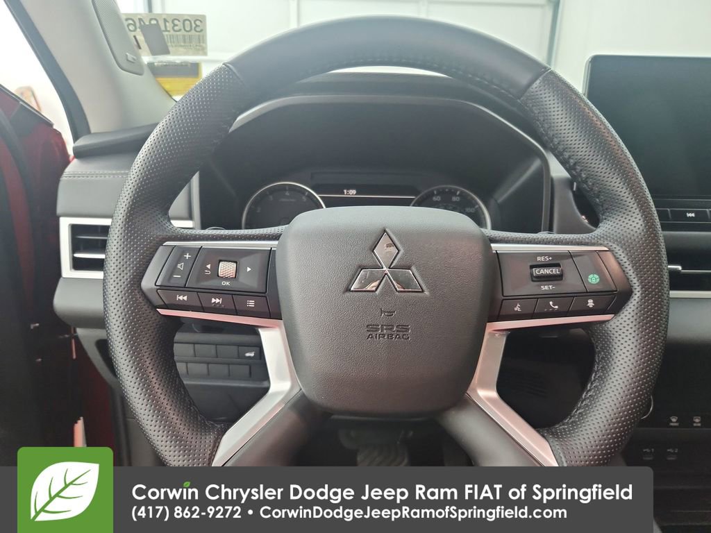 Used 2025 Mitsubishi Outlander SE image 21