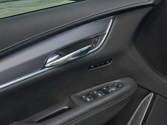 Certified 2025 Cadillac XT6 Luxury FWD image 17