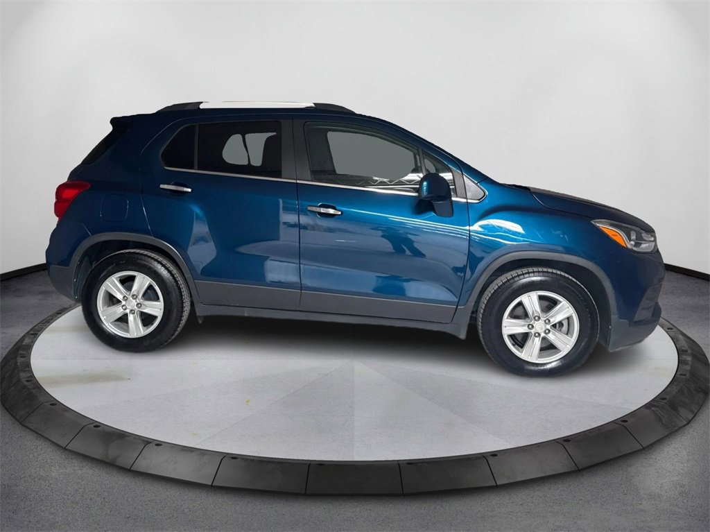 Used 2020 Chevrolet Trax LT w/ LT Convenience Package image 4