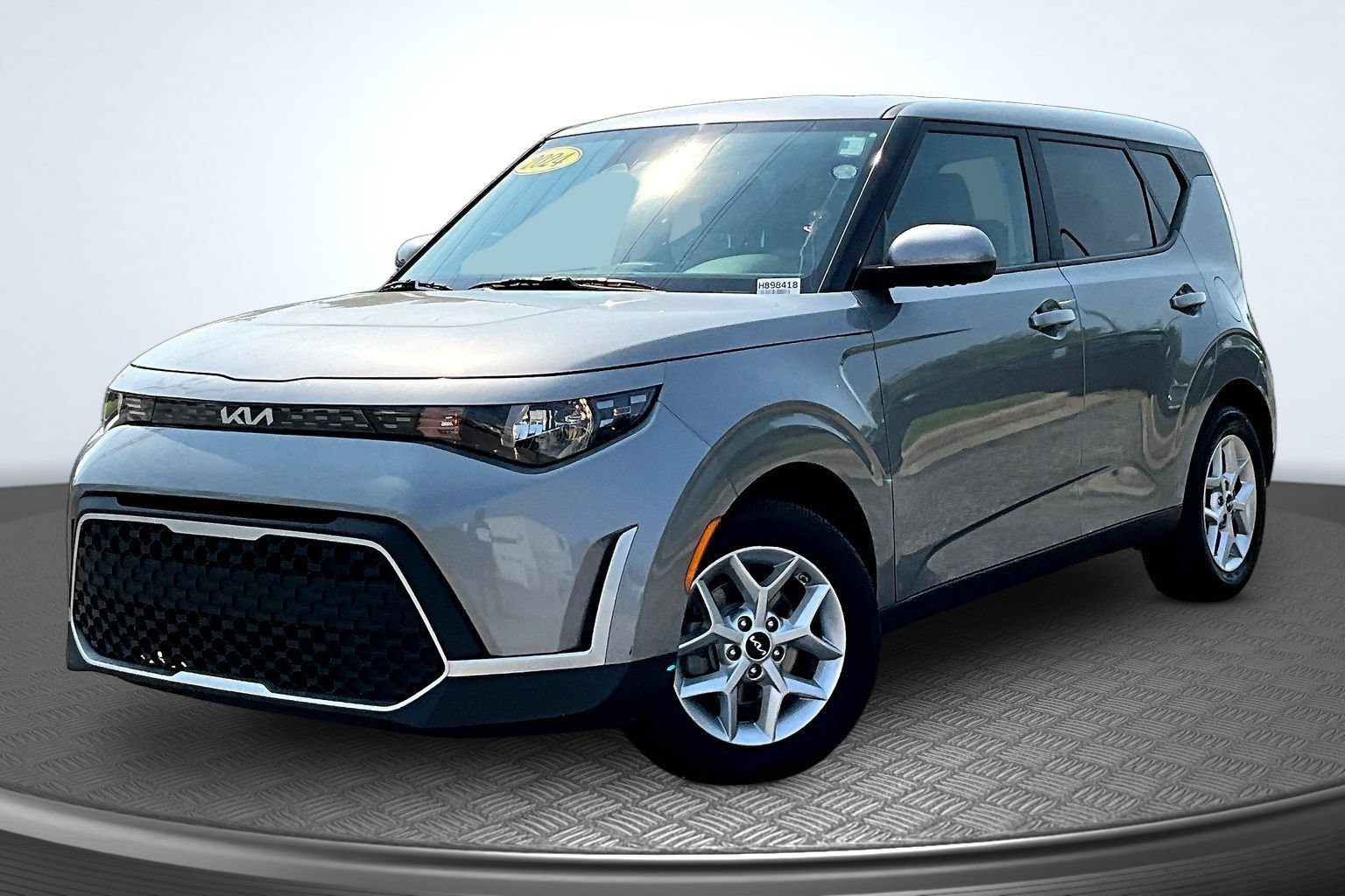 Used 2024 Kia Soul LX w/ Option Group 015 FWD image 1