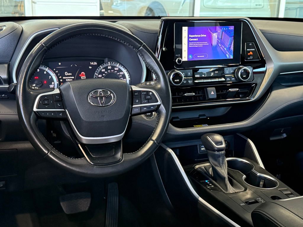 Certified 2023 Toyota Highlander XLE image 32