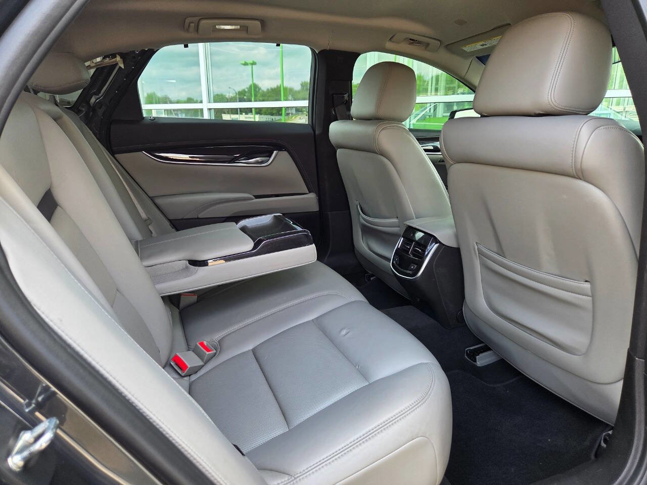 Used 2016 Cadillac XTS Luxury image 18