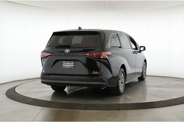 Used 2022 Toyota Sienna XLE image 7