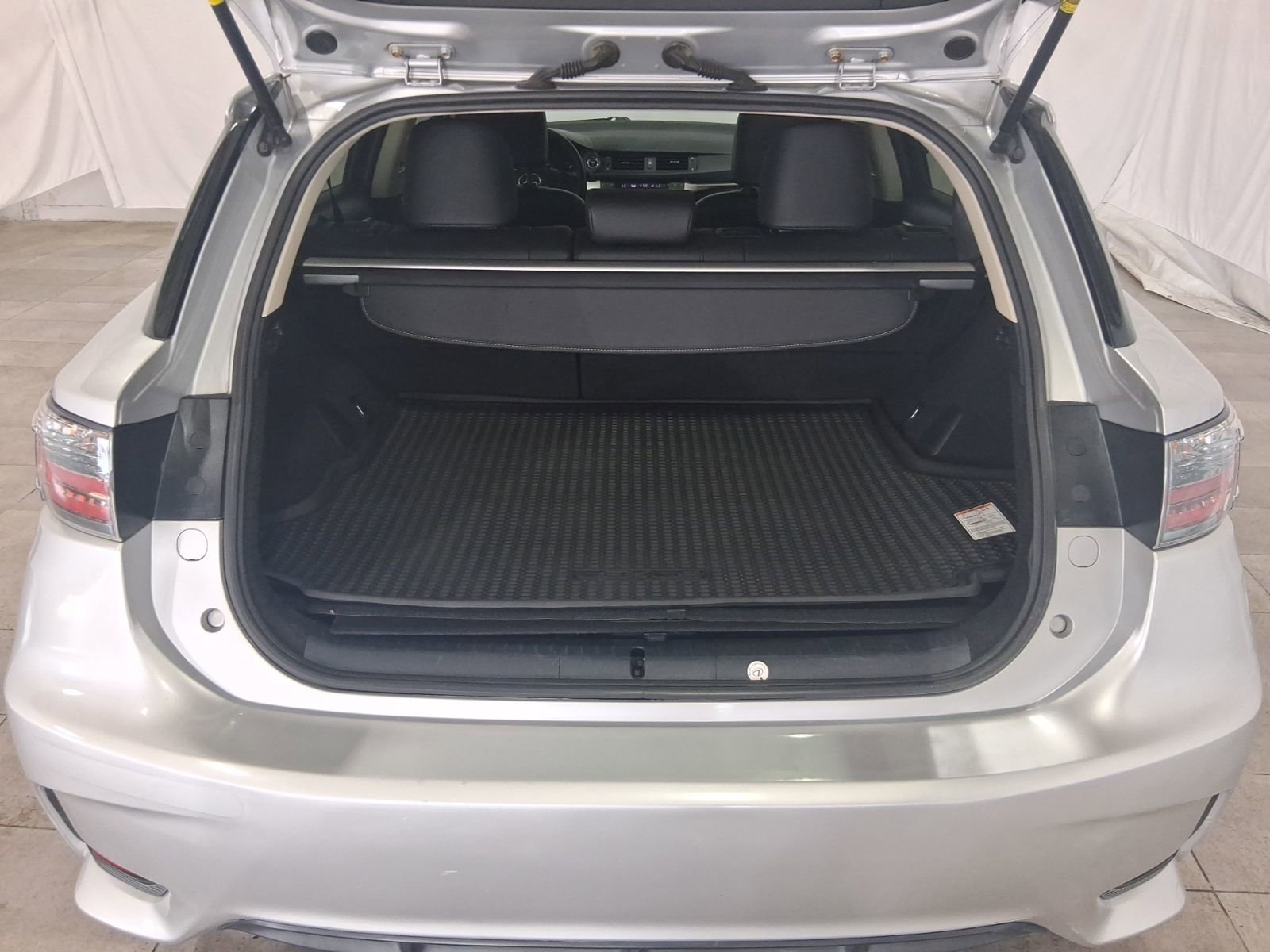 Used 2016 Lexus CT 200h w/ Seat Comfort Package image 29