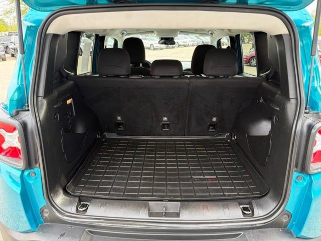 Used 2021 Jeep Renegade Latitude AWD/4WD image 15