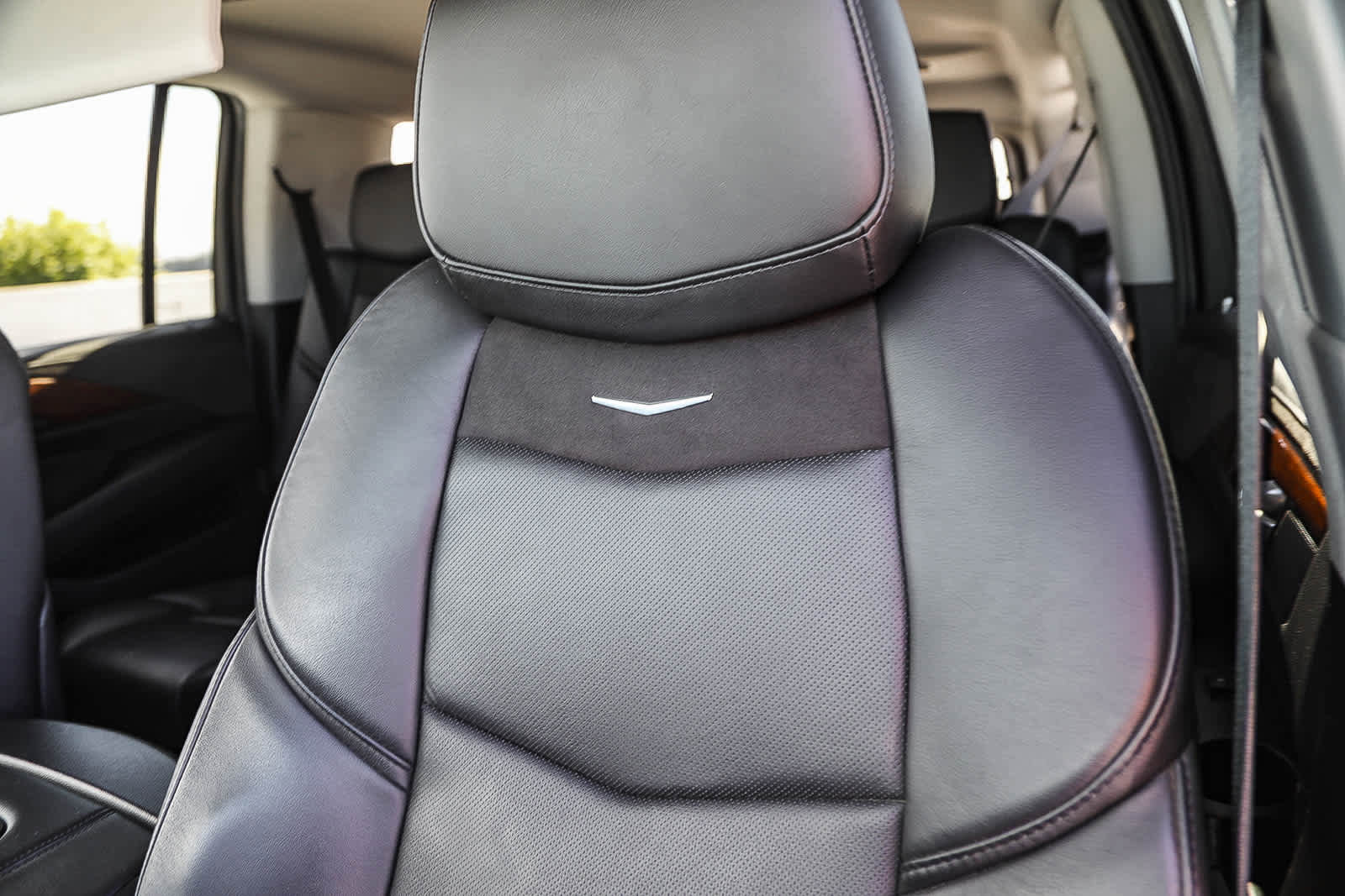 Used 2018 Cadillac Escalade ESV Premium Luxury AWD/4WD image 23