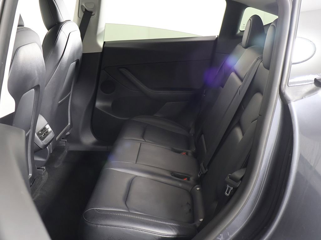 Used 2022 Tesla Model Y Long Range AWD/4WD image 31