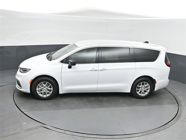 New 2026 Chrysler Pacifica Select image 33