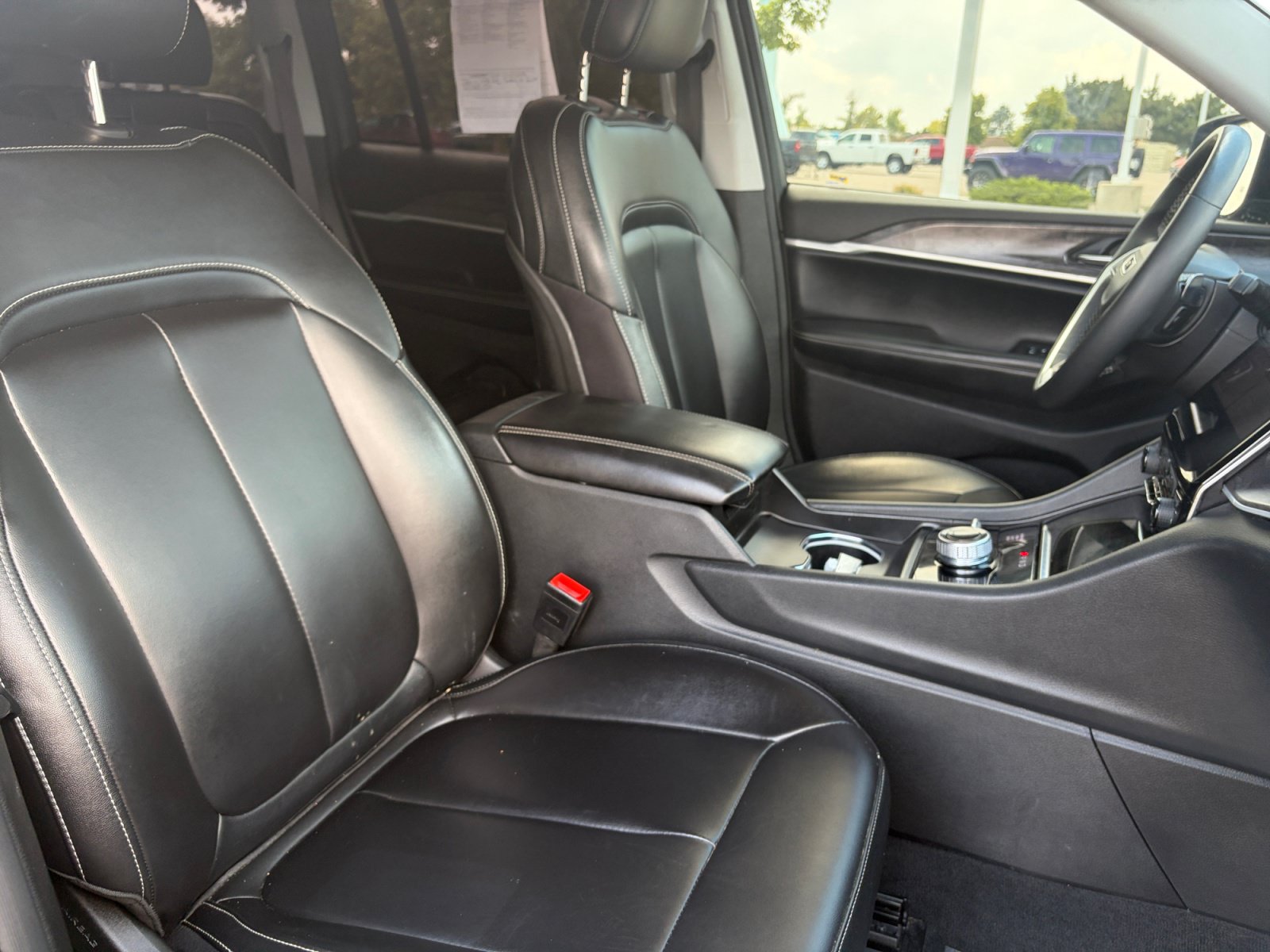 Used 2023 Jeep Grand Cherokee Limited AWD/4WD image 31