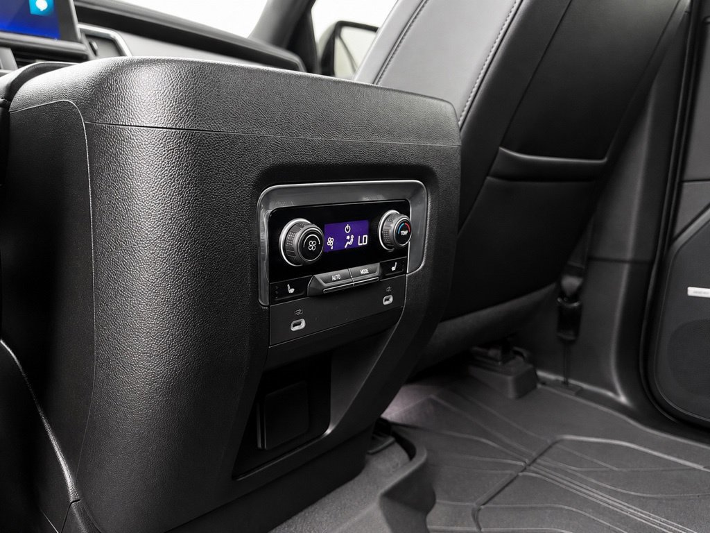 Used 2024 Chevrolet Tahoe High Country AWD/4WD image 32
