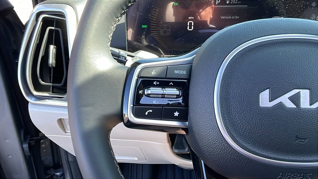 Used 2025 Kia Sorento EX w/ EX Panoramic Sunroof Package image 25