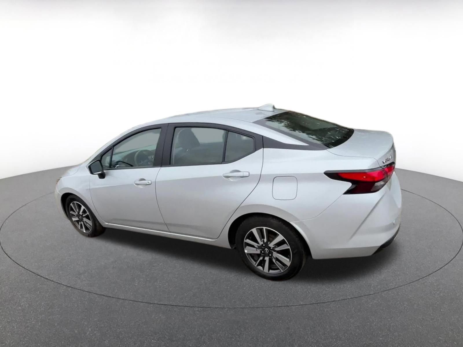Used 2025 Nissan Versa SV FWD image 10