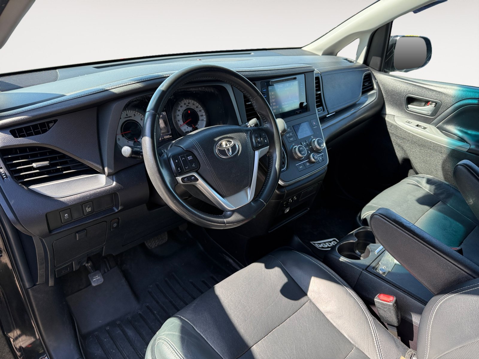 Used 2015 Toyota Sienna SE w/ SE Preferred Package FWD image 15
