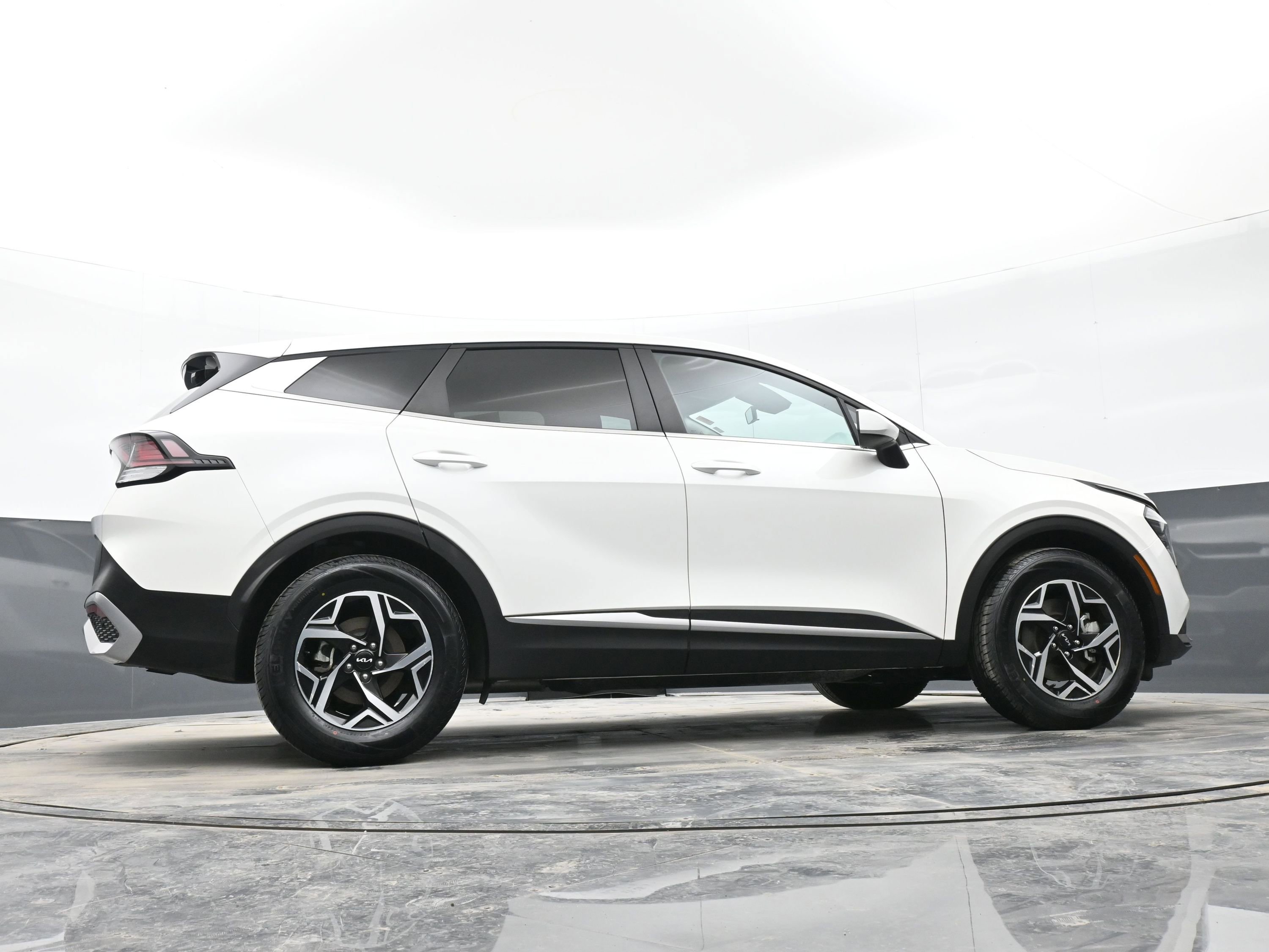 Used 2024 Kia Sportage LX image 44