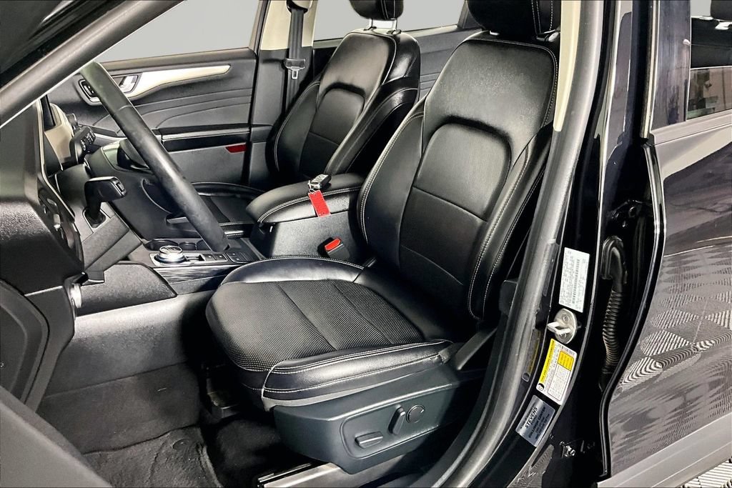 Used 2022 Ford Escape SEL w/ Technology Package AWD/4WD image 19