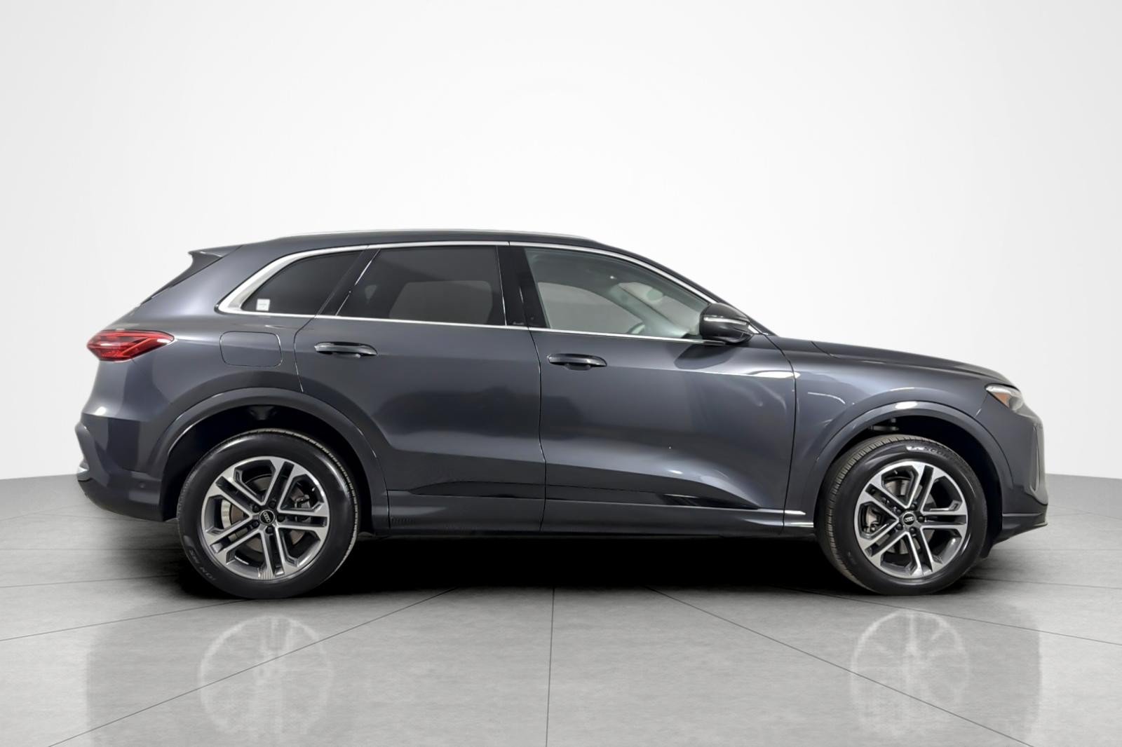 Used 2025 Audi Q5 Premium Plus w/ Premium Plus AWD/4WD image 6