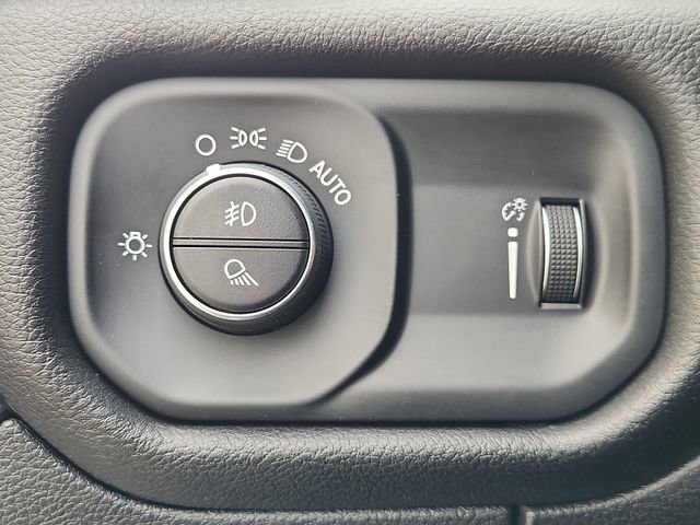 Used 2023 RAM 1500 Lone Star AWD/4WD image 18