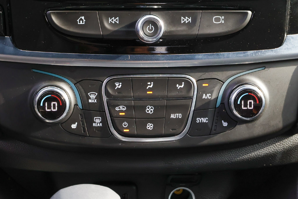 Used 2023 Chevrolet Traverse LT FWD image 12