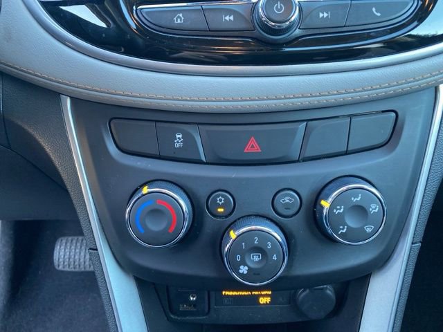Used 2020 Chevrolet Trax LT w/ LT Convenience Package image 22
