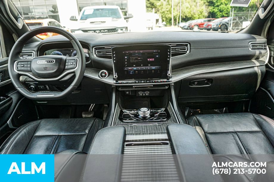 Used 2023 Jeep Wagoneer Series III w/ Preferred Equipment Group image 28