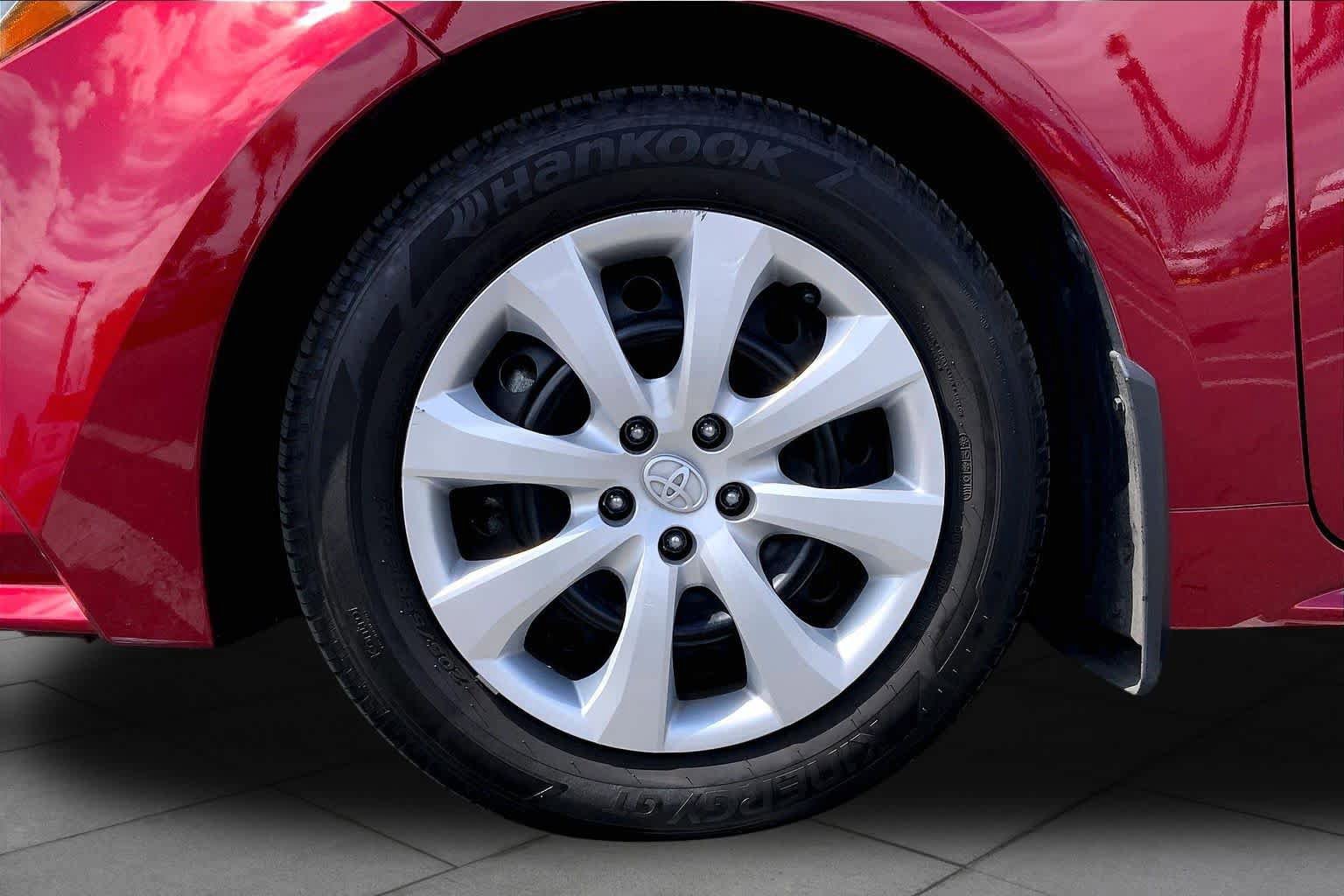 Certified 2025 Toyota Corolla LE FWD image 10