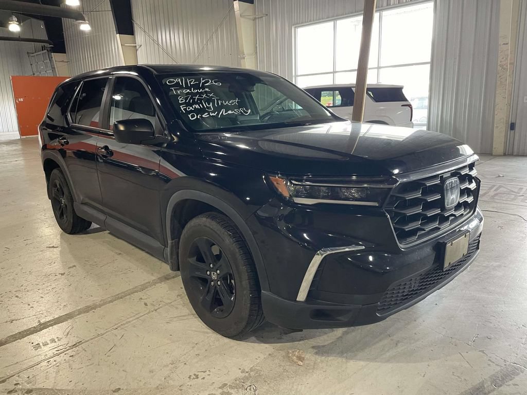 Used 2023 Honda Pilot LX image 1