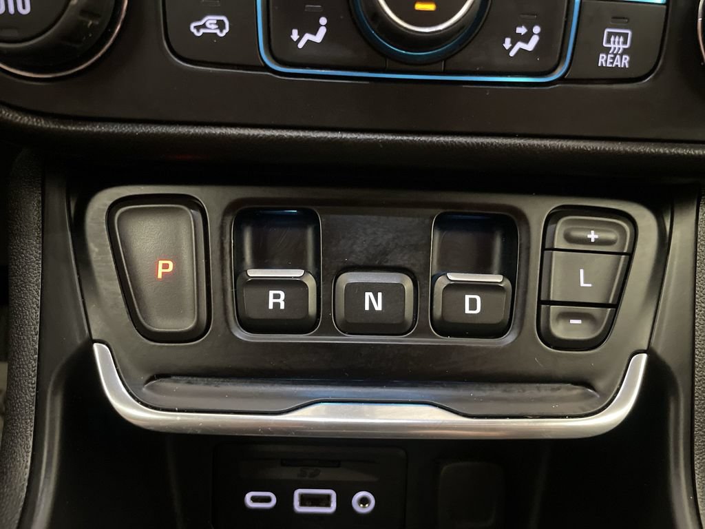 Used 2021 GMC Terrain SLT w/ LPO, Dark Accent Package AWD/4WD image 10