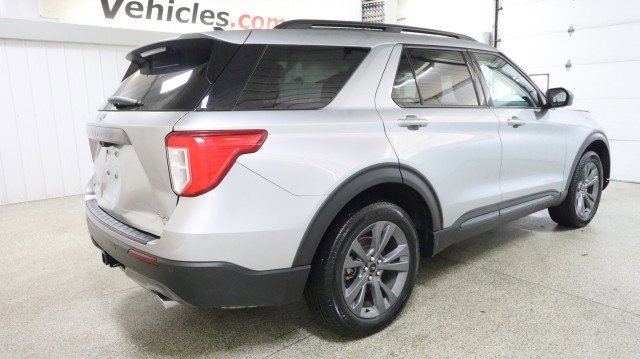 Used 2022 Ford Explorer XLT w/ Equipment Group 202A image 6