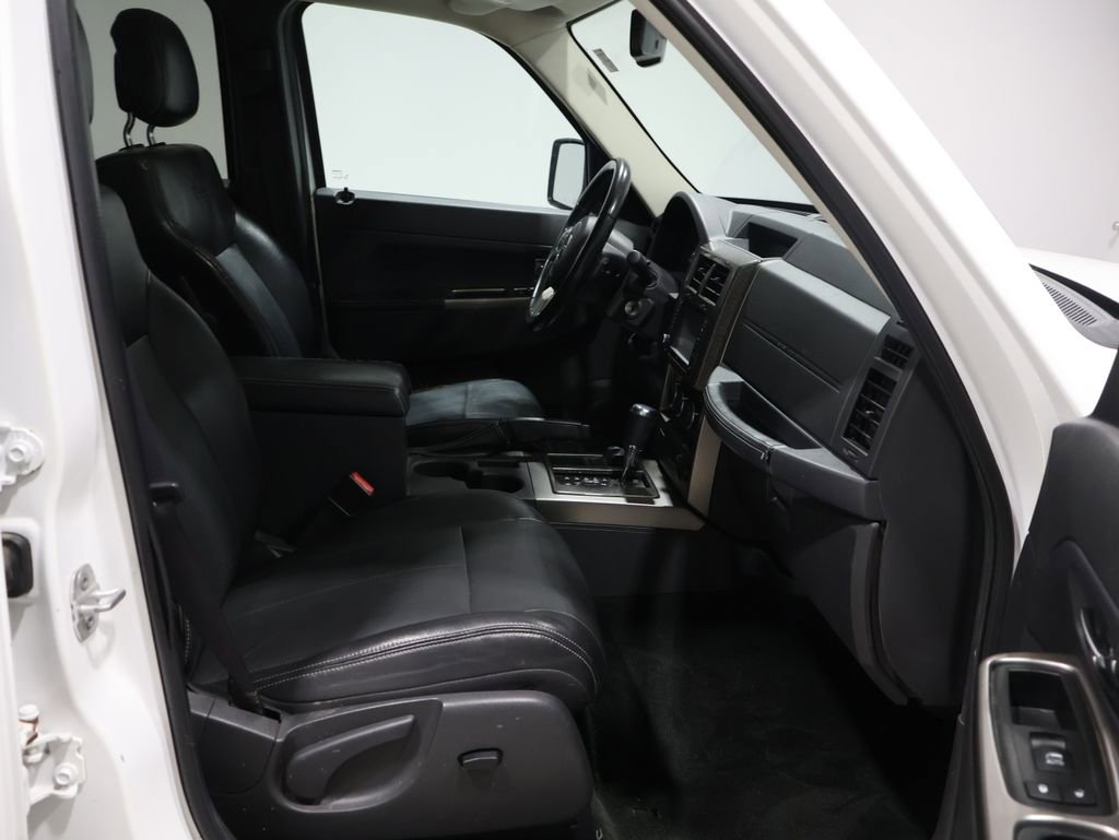 Used 2012 Jeep Liberty Limited w/ Tire & Wheel Group image 24