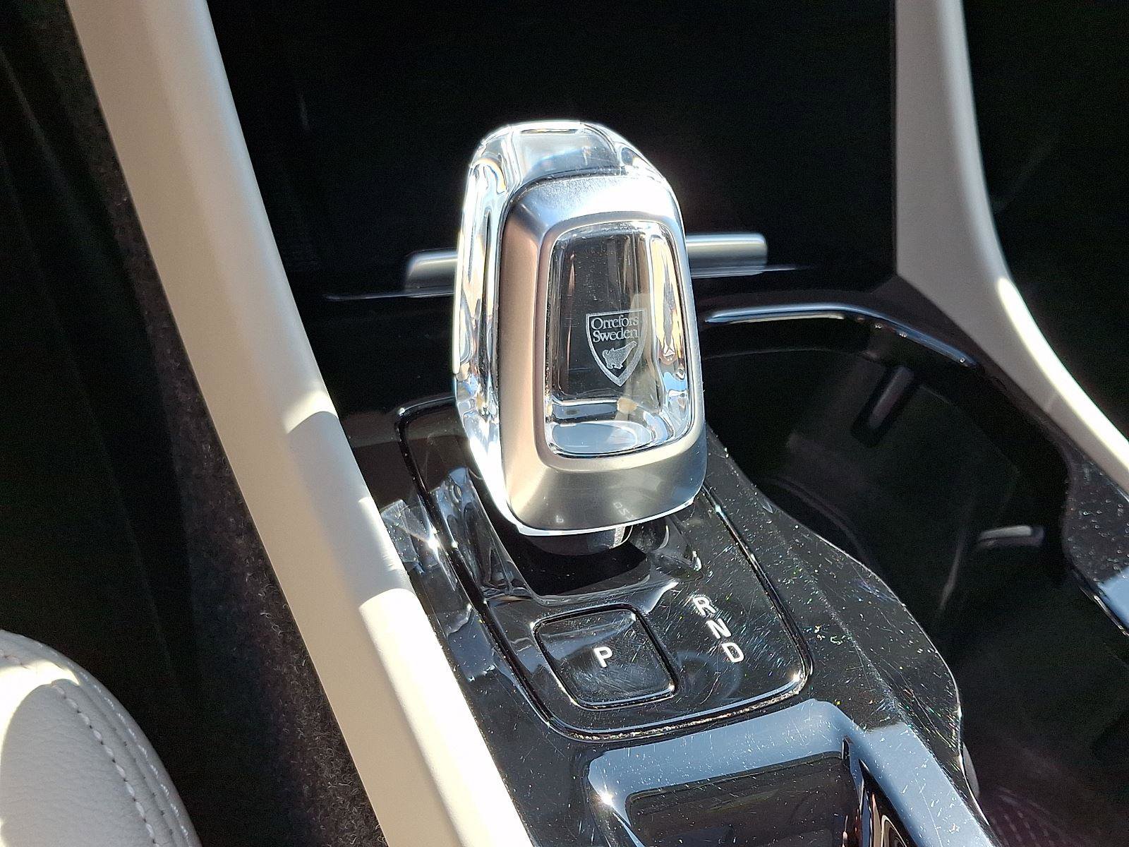 Certified 2023 Volvo XC40 B5 Ultimate w/ Climate Package AWD/4WD image 16