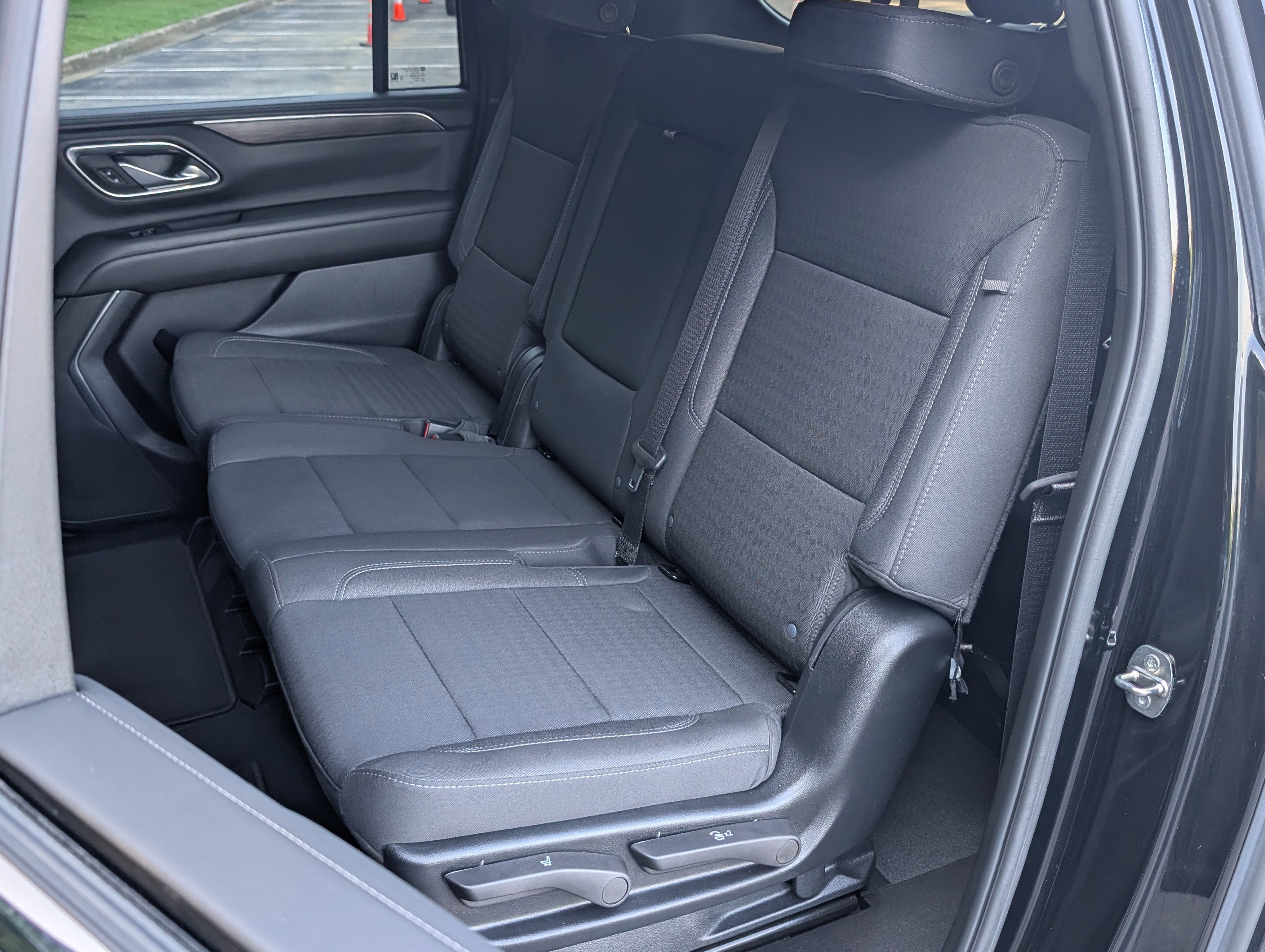 Used 2024 Chevrolet Suburban LS RWD image 17