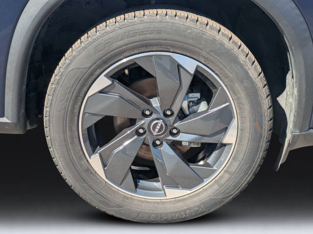 Used 2025 Nissan Rogue SV FWD image 11