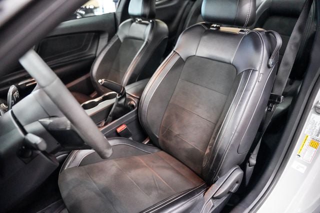Used 2016 Ford Mustang Shelby GT350 w/ Technology Package RWD image 4